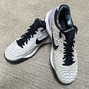 Nike Women’s Air Zoom Cage 3 Hard Court Tennis Shoes in Size 6